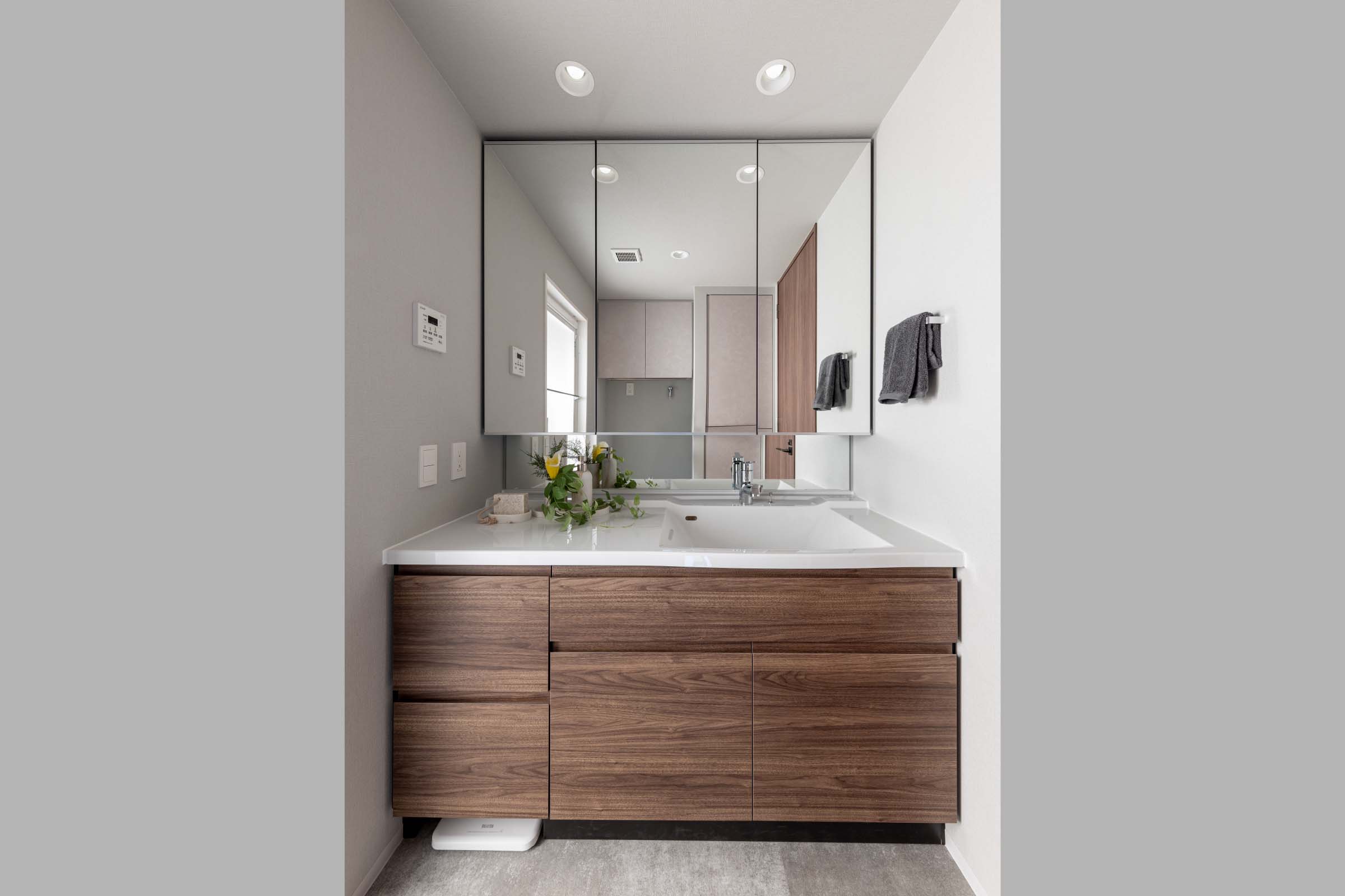 POWDER ROOM