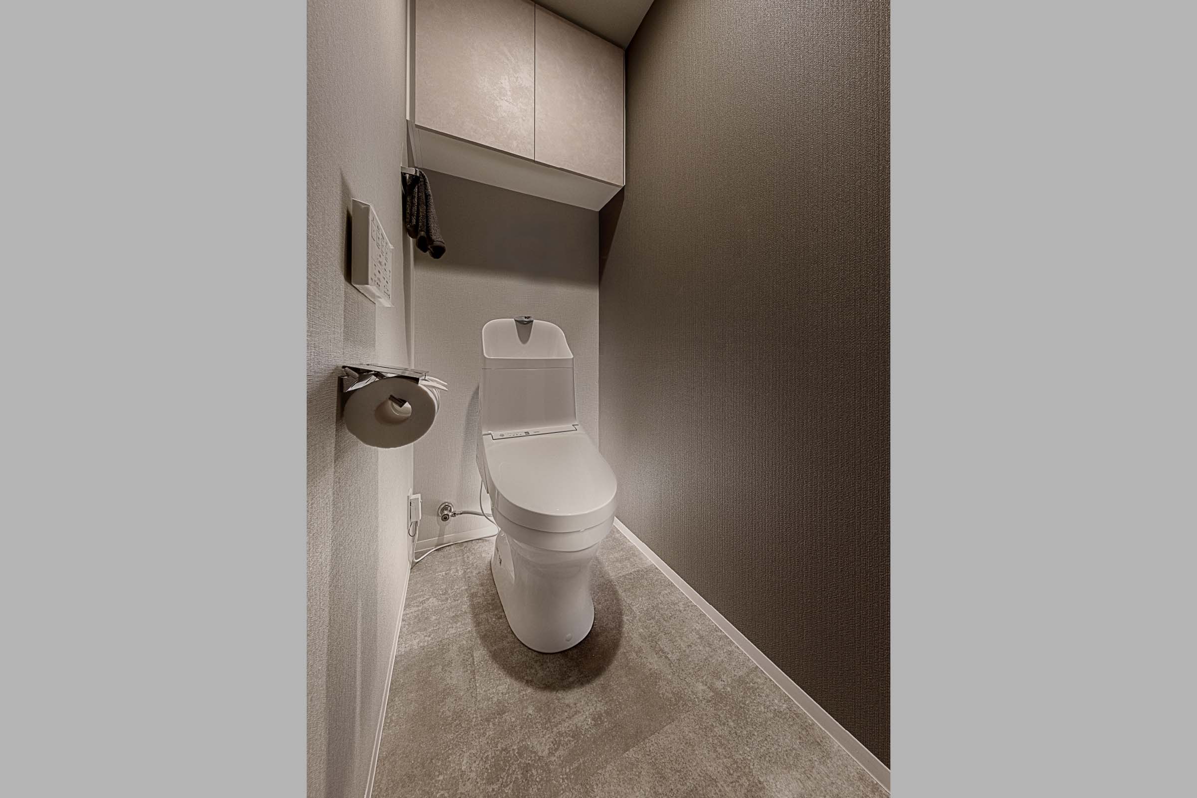RESTROOM